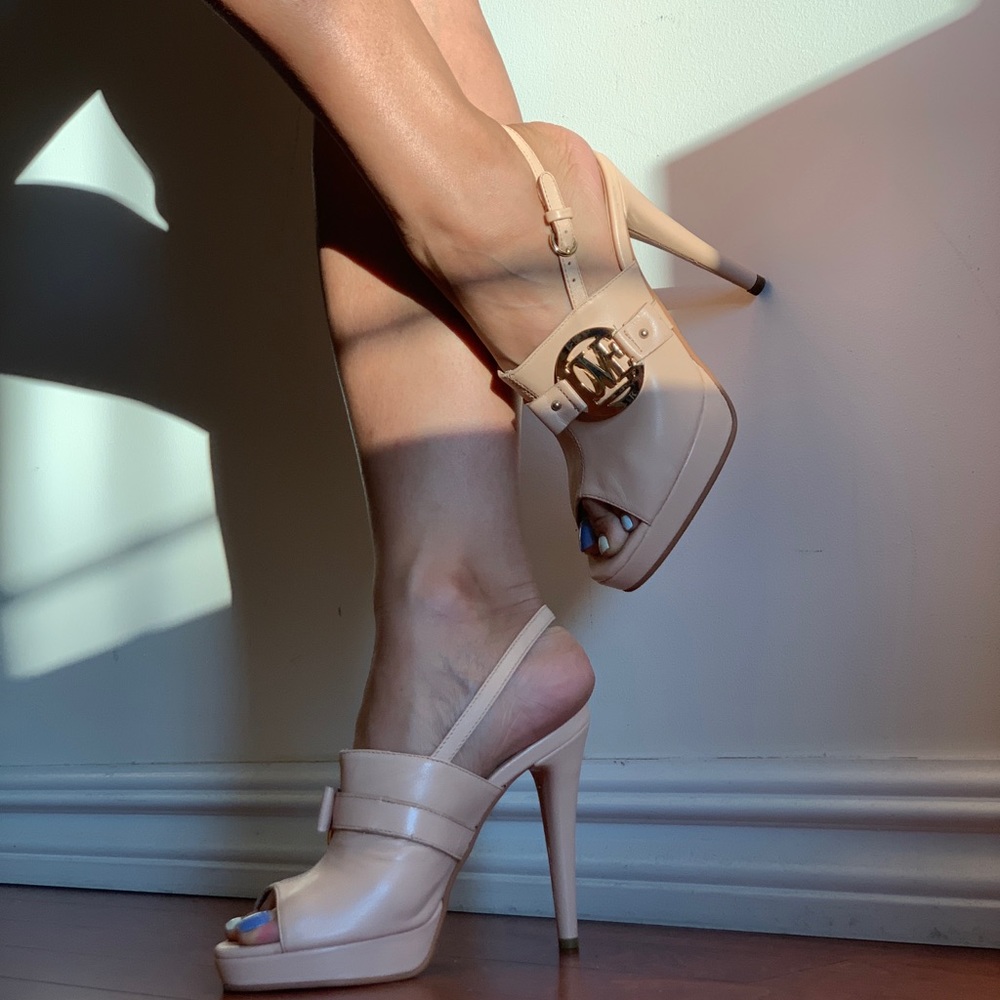 NWT Moschino Beige Sandals